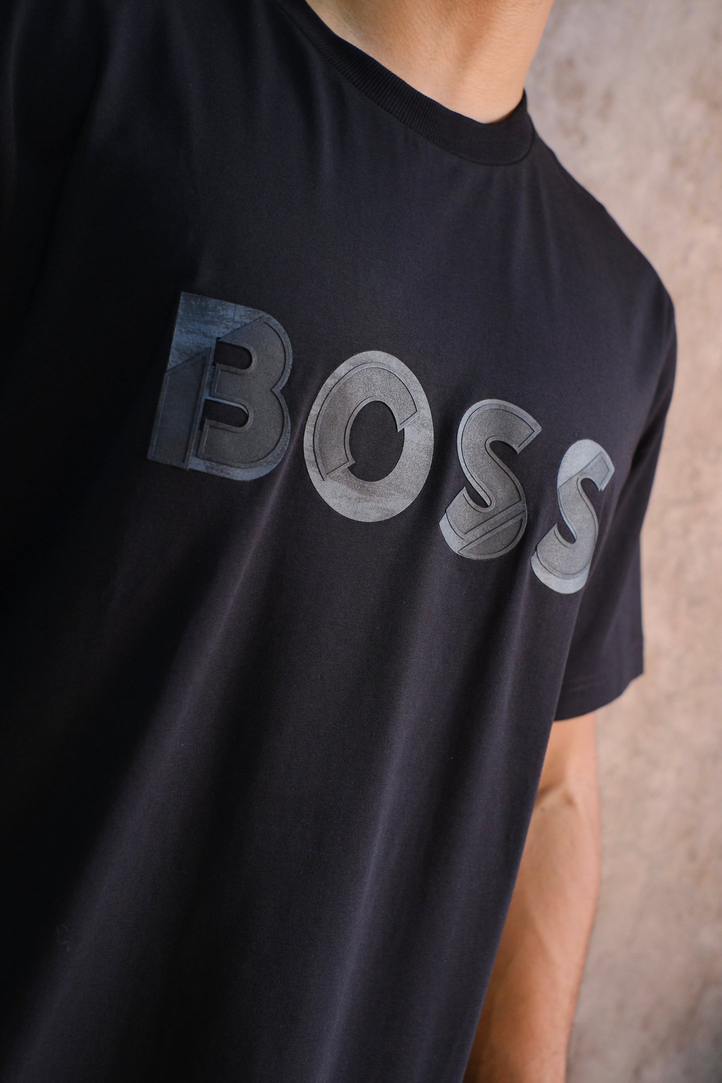Camiseta HUG Negra Logo Negro