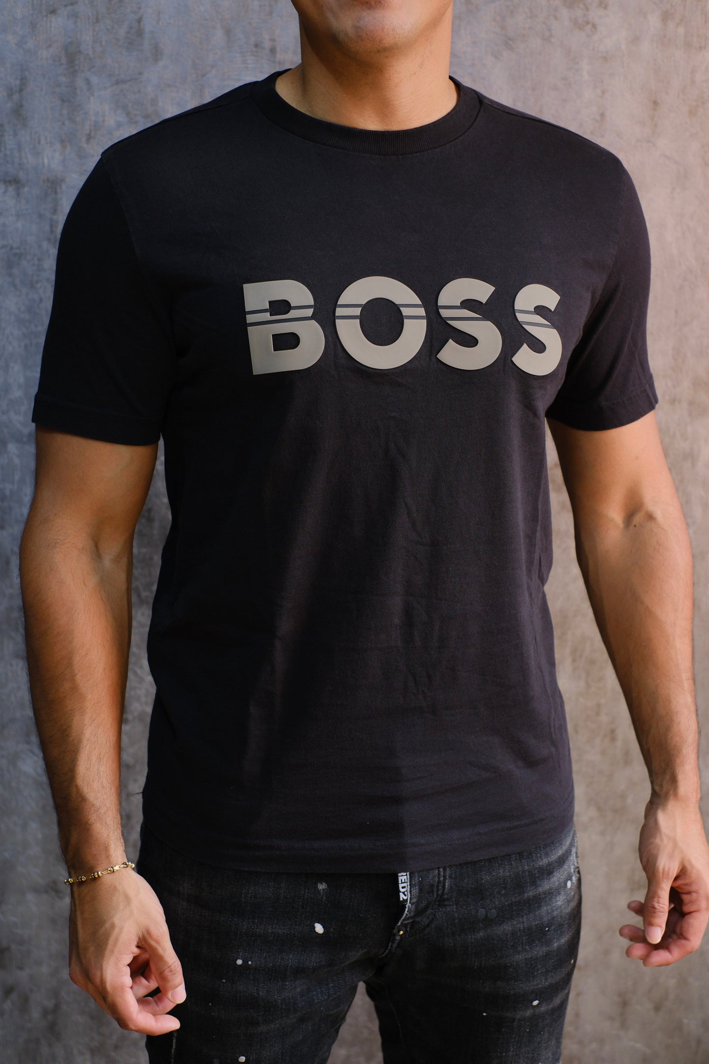 Camiseta HUG Negra Logo Beige