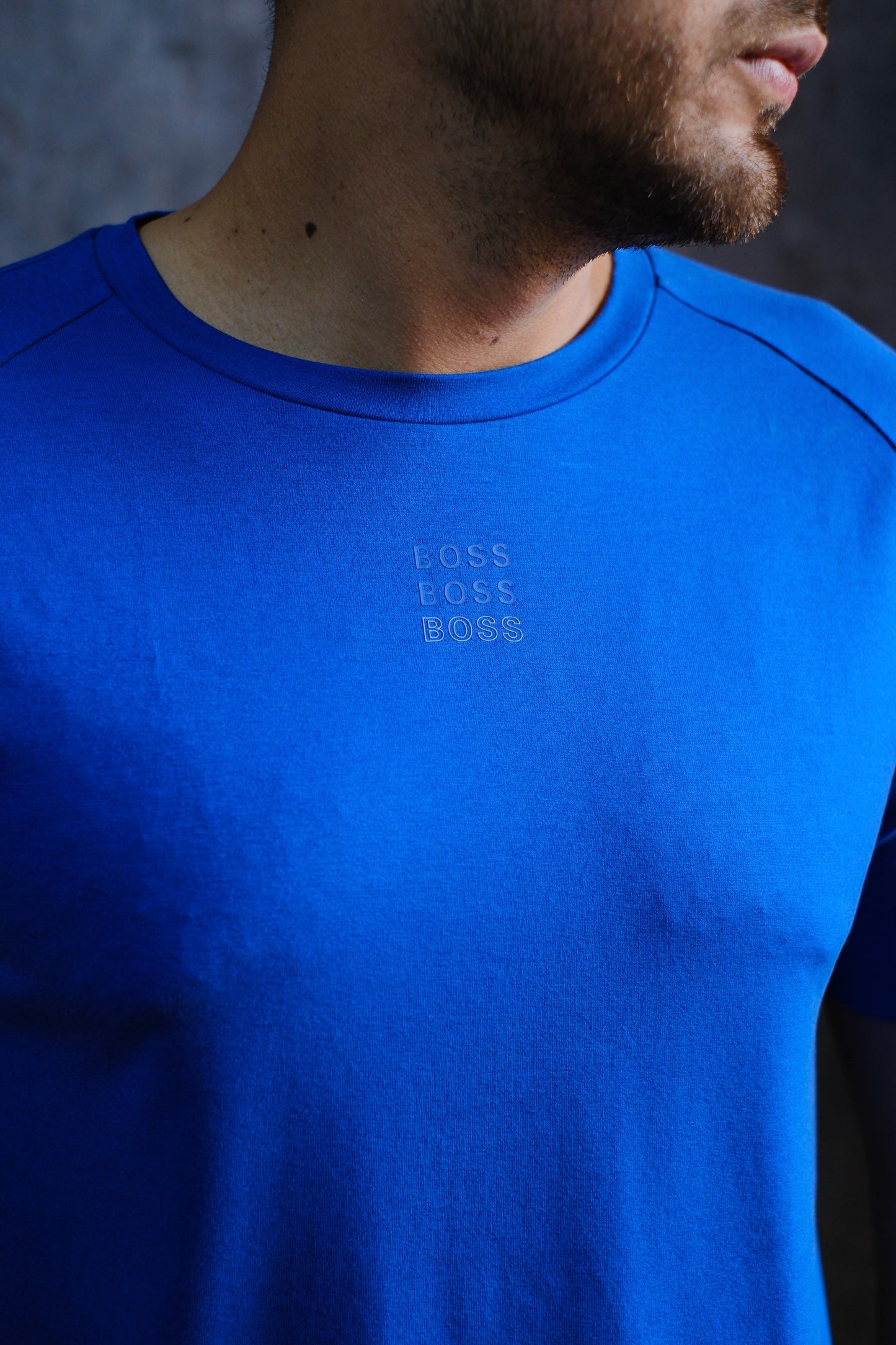 Camiseta HUG Azul Aplique Gris