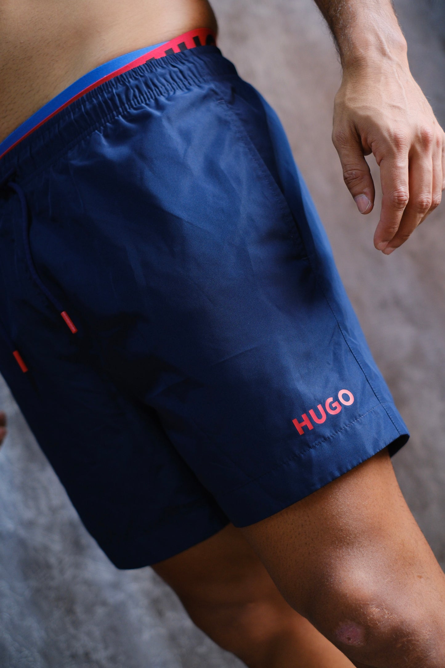Pantaloneta HUG Azul Logo Rojo