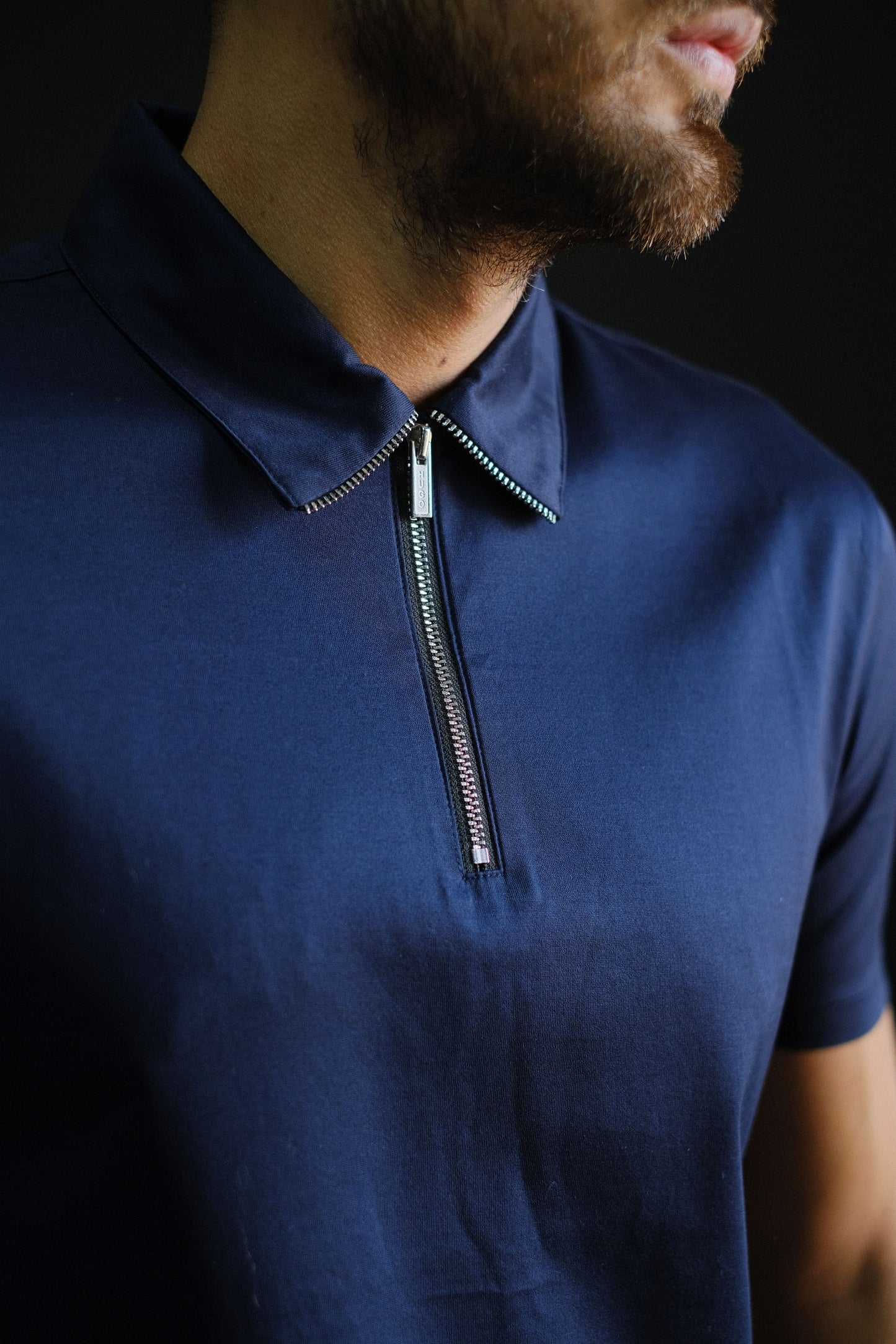 Polo HUG Azul Oscuro Cremallera