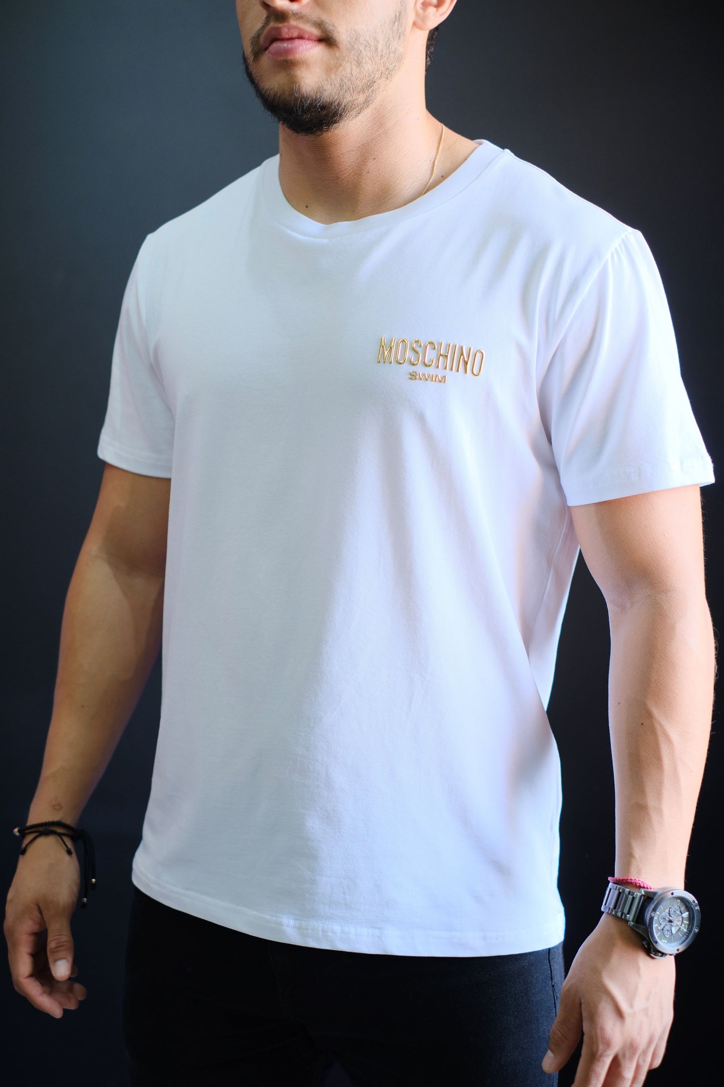 Camiseta Mos Blanca Logo Dorado
