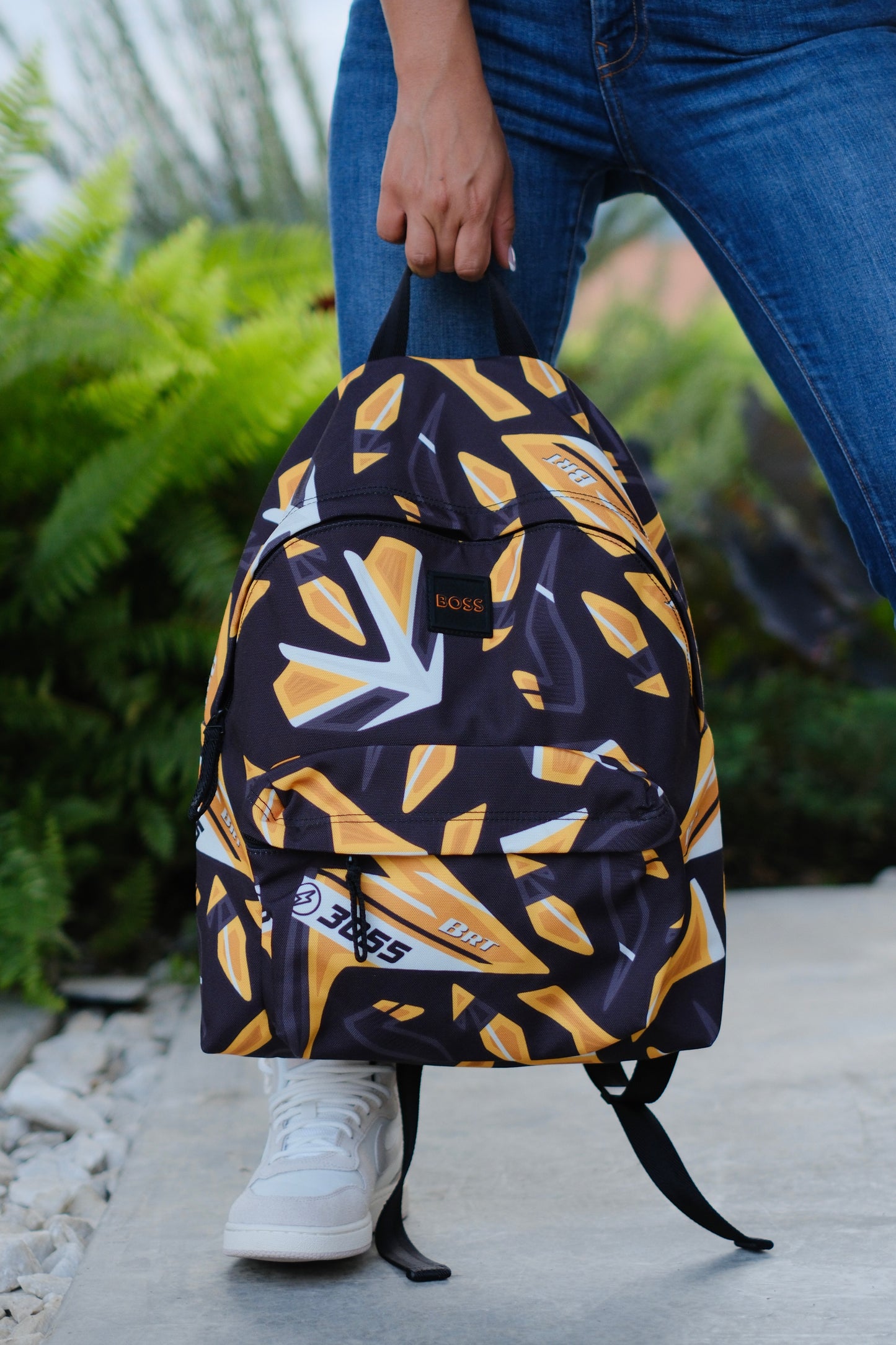 Bolso HUG negro con amarillo