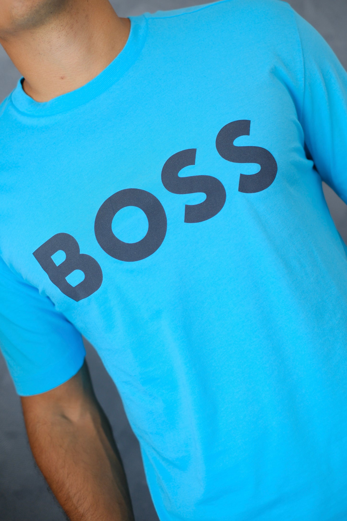 Camiseta HUG Azul Claro Logo Negro