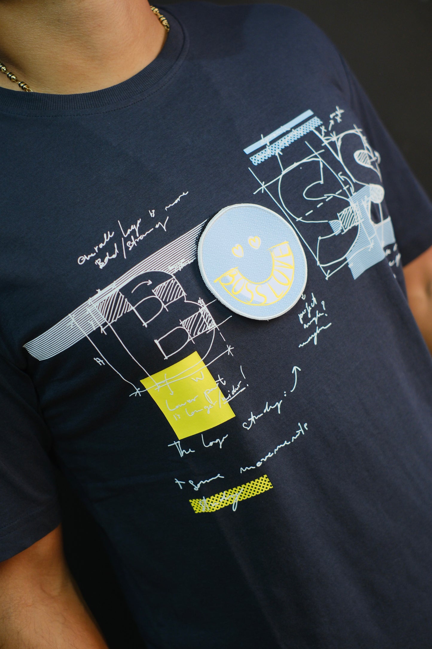 Camiseta HUG Azul Oscura Parche