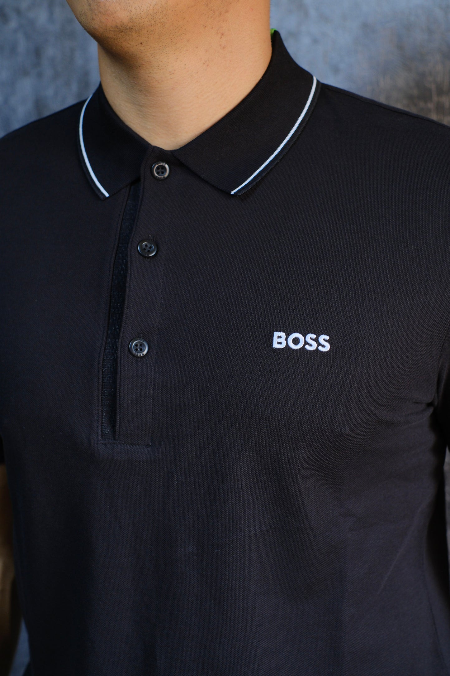 Polo HUG Negra Logo Blanco