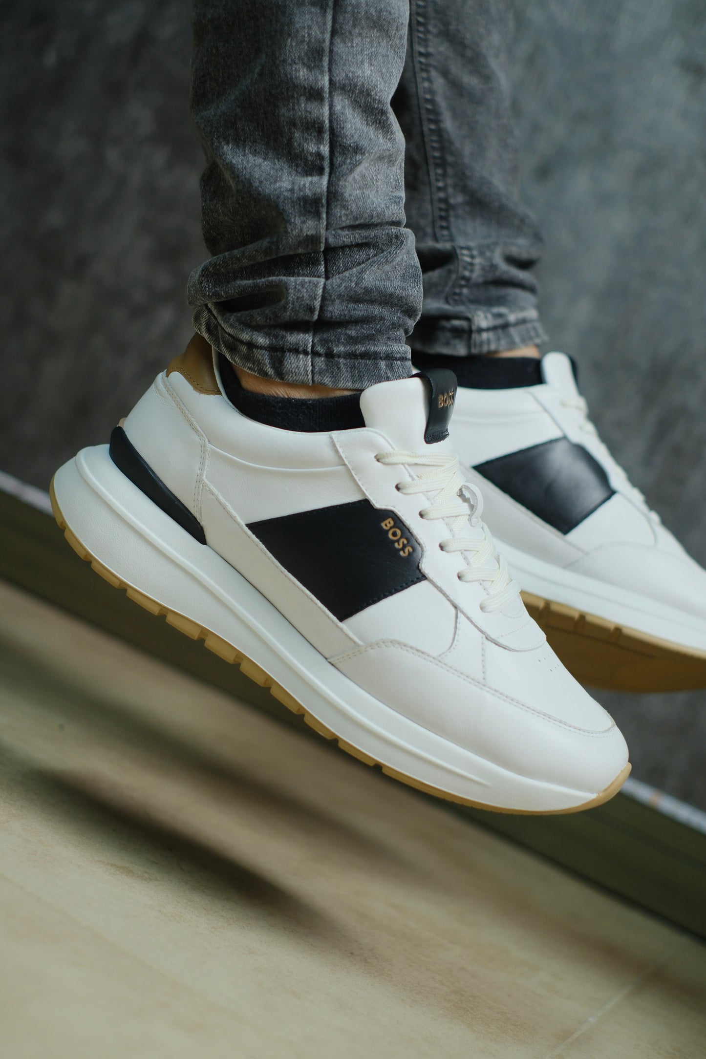 Tenis HUG Blancos Con Negro