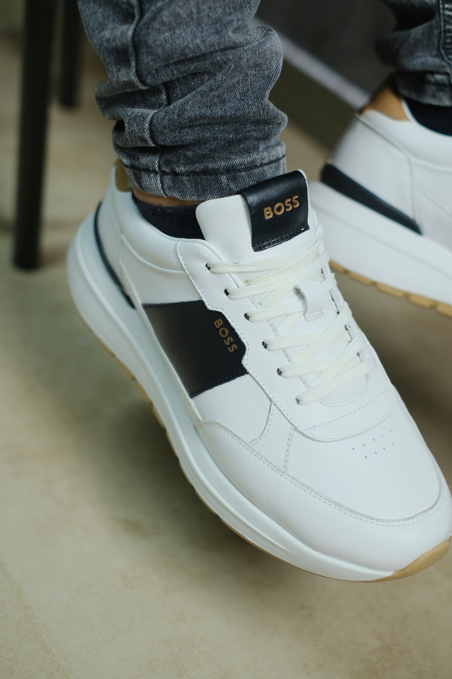 Tenis HUG Blancos Con Negro