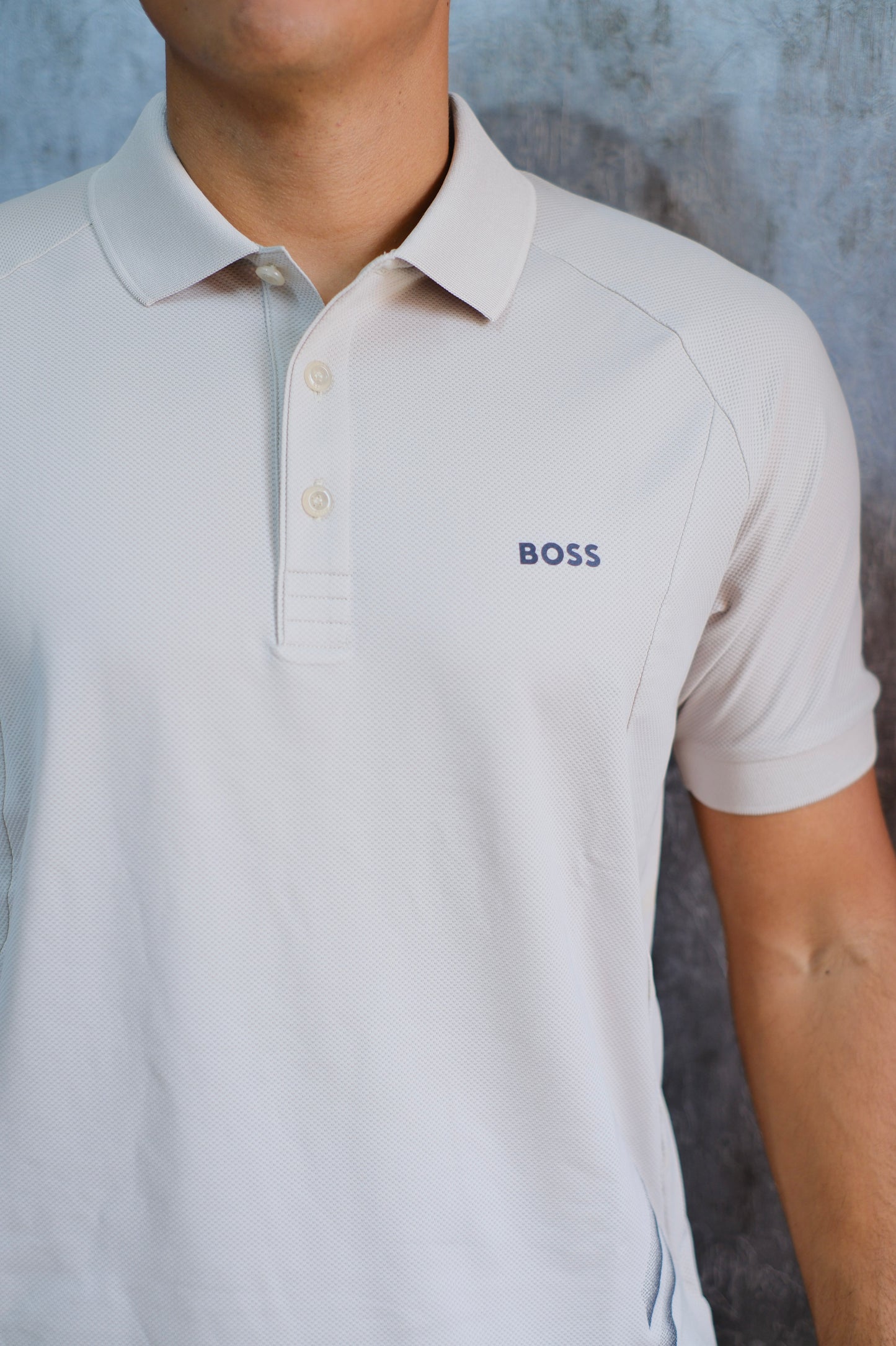 Polo HUG Blanca Logo Negro