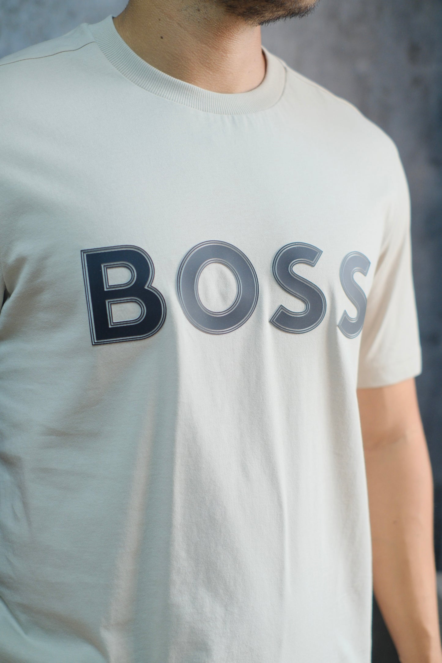 Camiseta HUG Beige Logo Negro