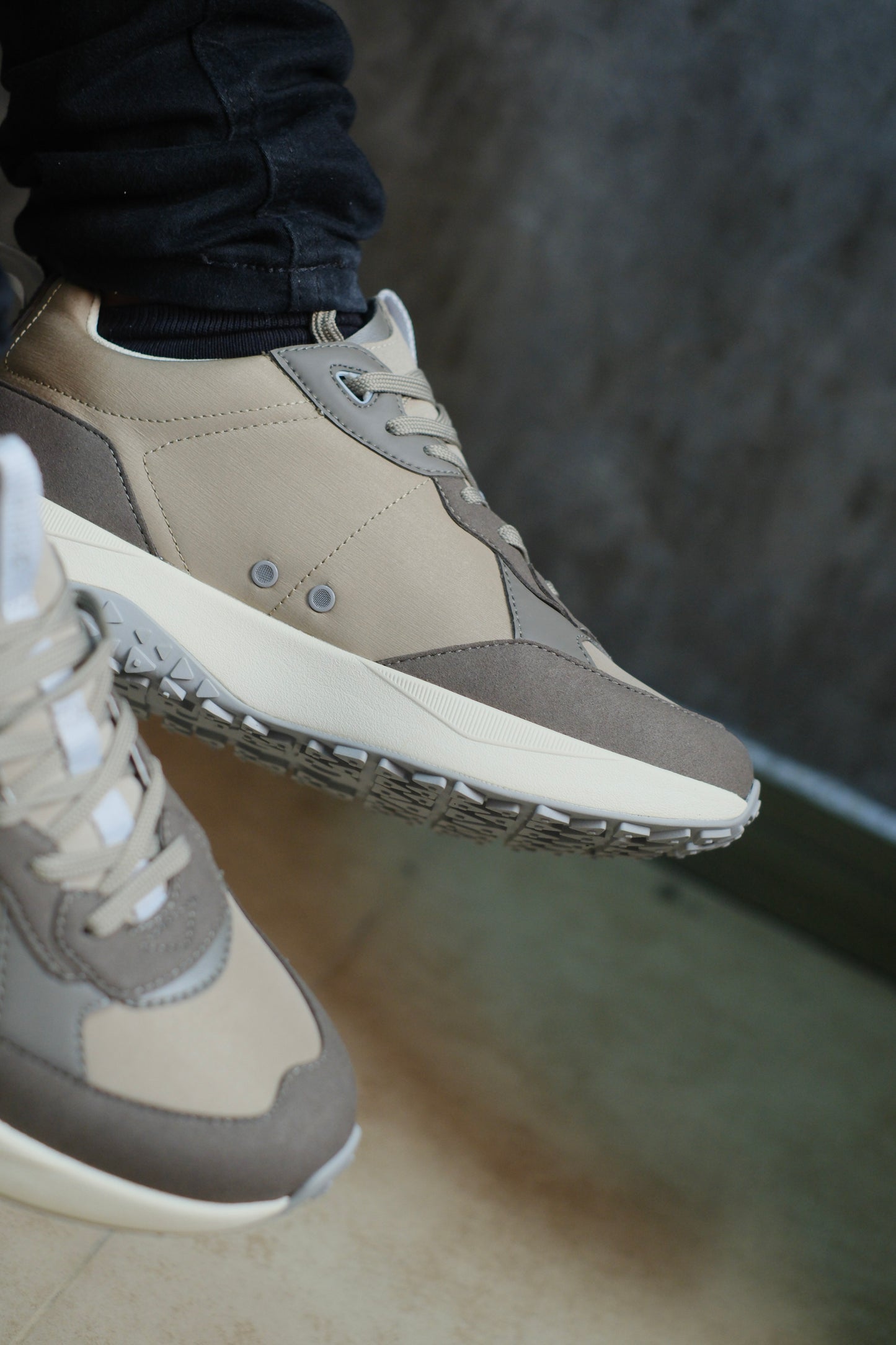Tenis HUG Beige
