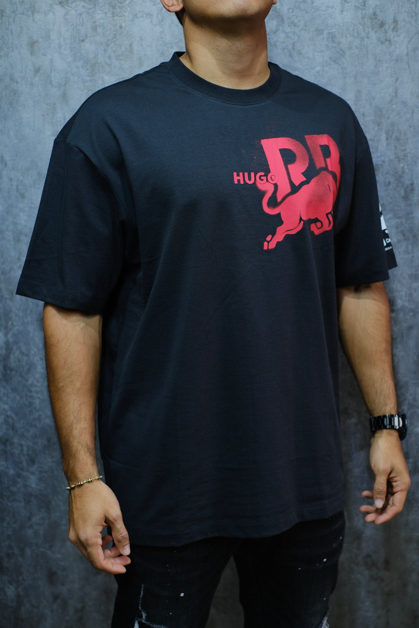 Camiseta HUG RB negra con rojo