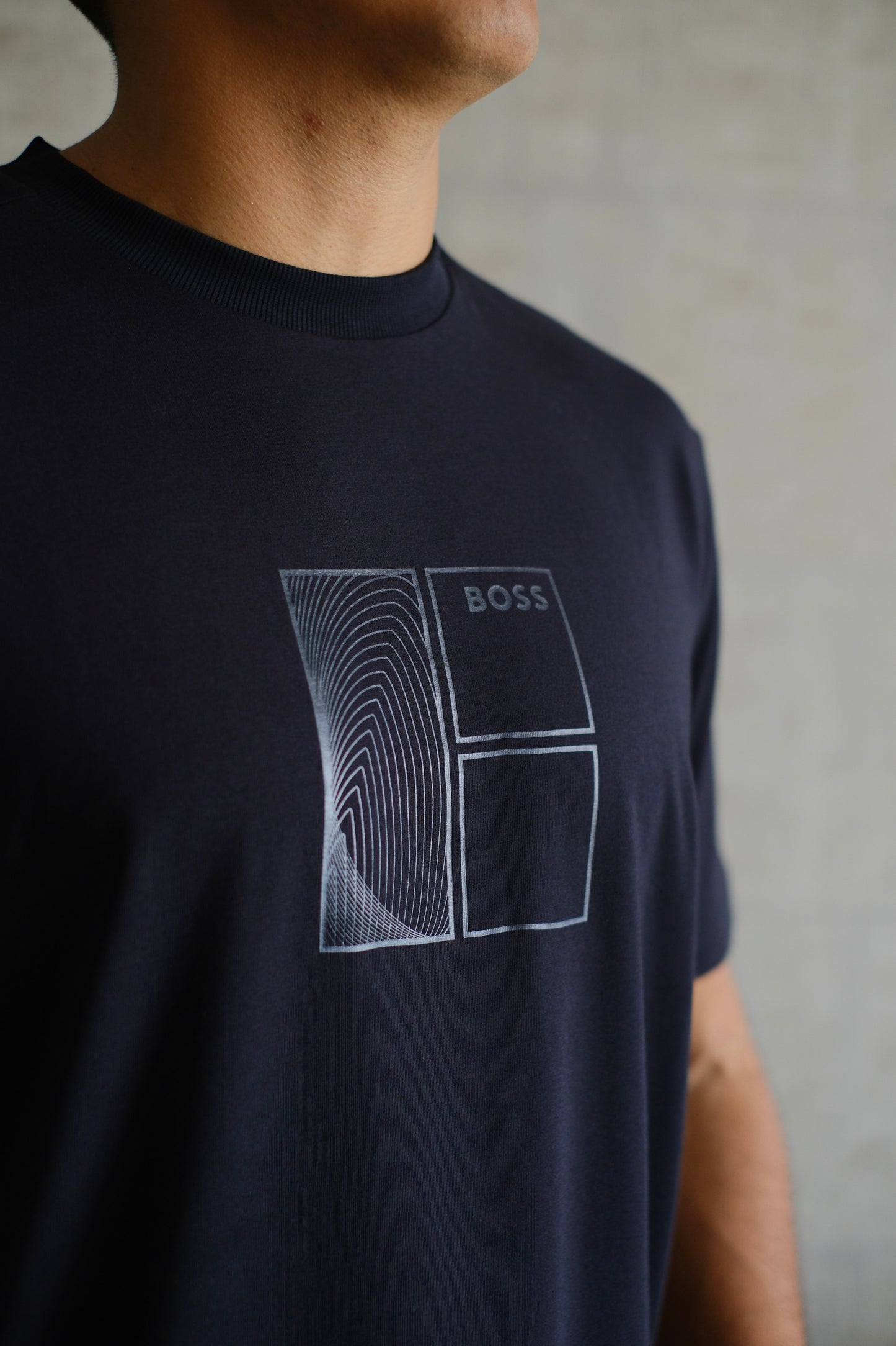 Camiseta HUG Azul Oscuro Logo ondas navy