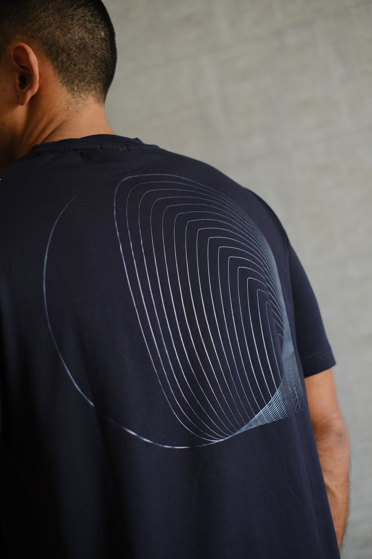 Camiseta HUG Azul Oscuro Logo ondas navy
