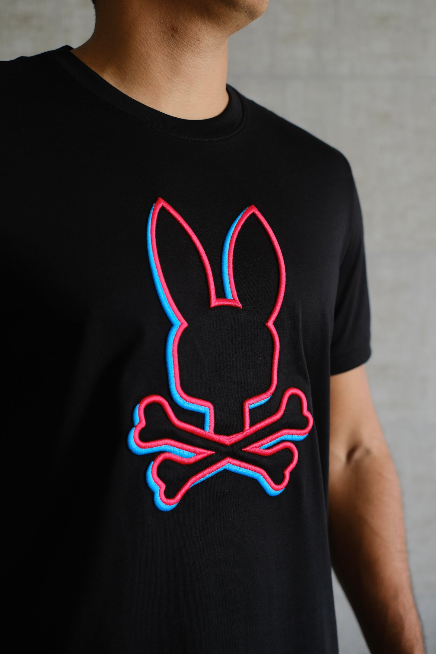 Camiseta PSY negra logo rojo