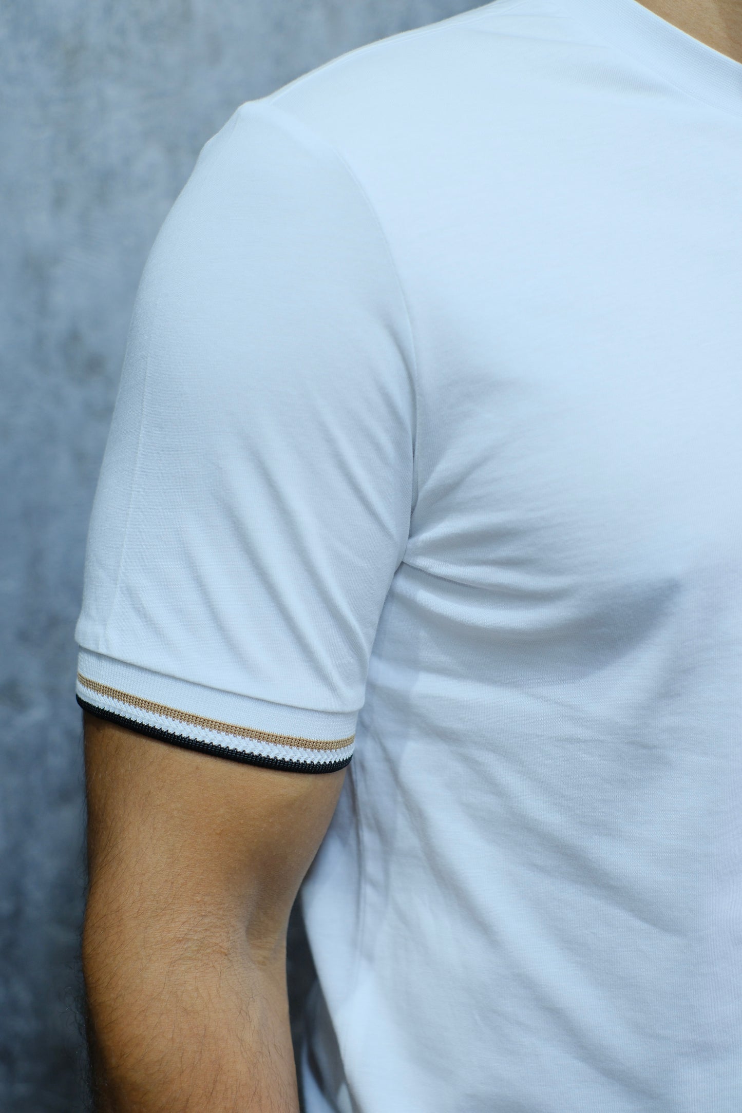 Camiseta HUG Blanca Bordado Mangas