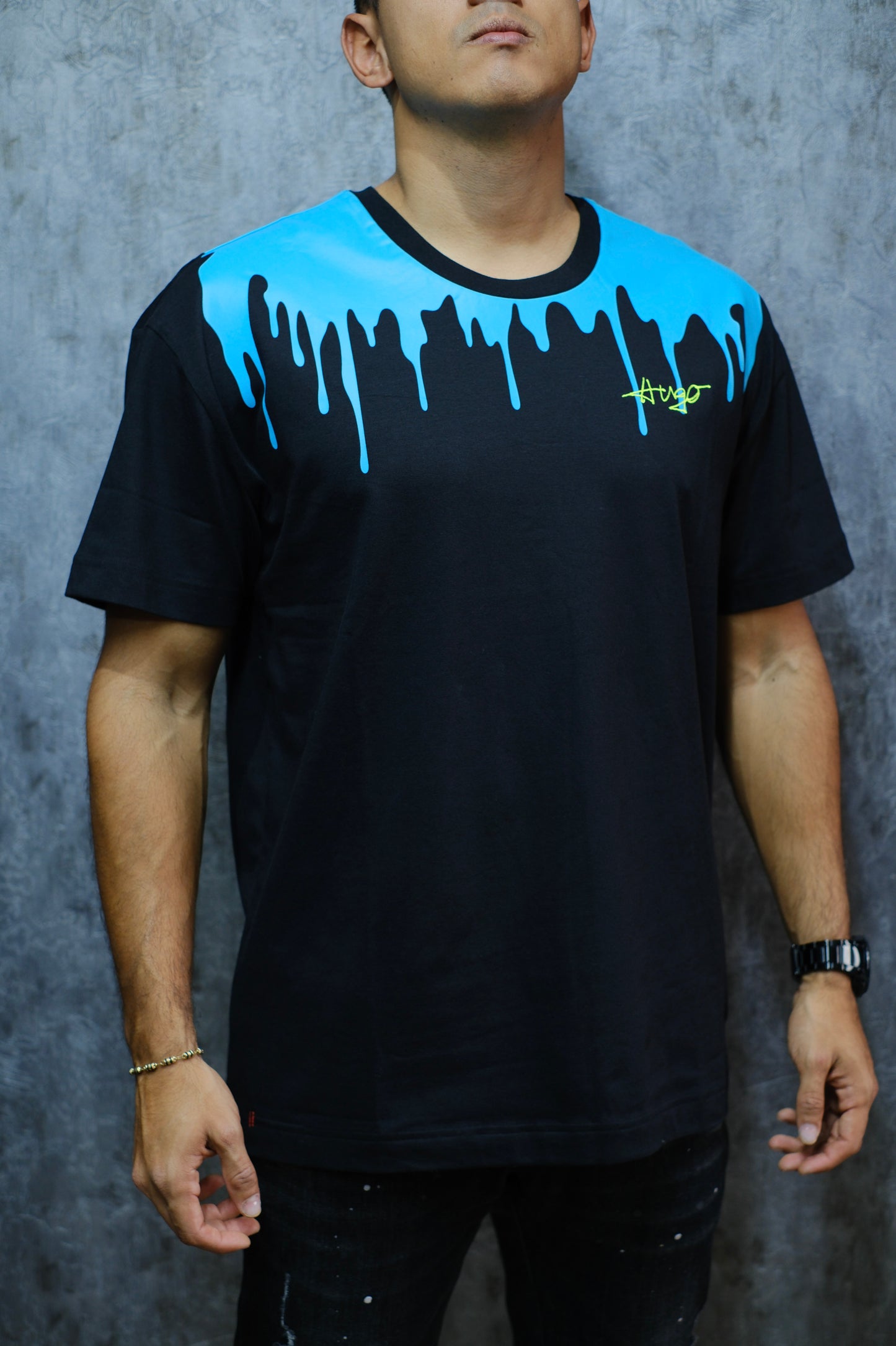 Camiseta HUG Negra Logo Lava Azul