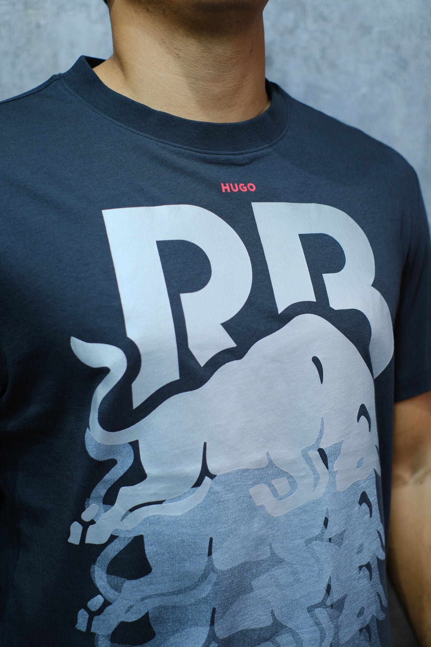 Camiseta HUG RB negra logo plateado