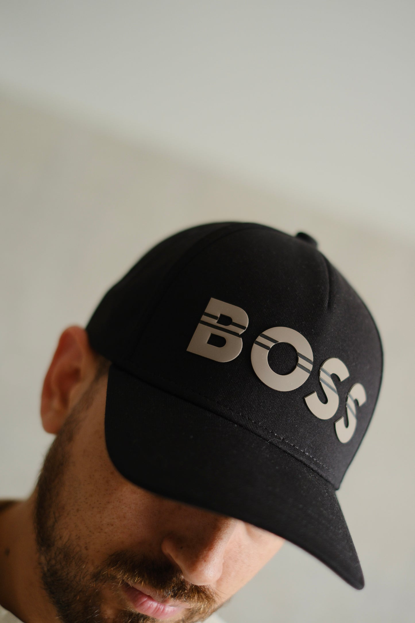 Gorra HUG negra diseño