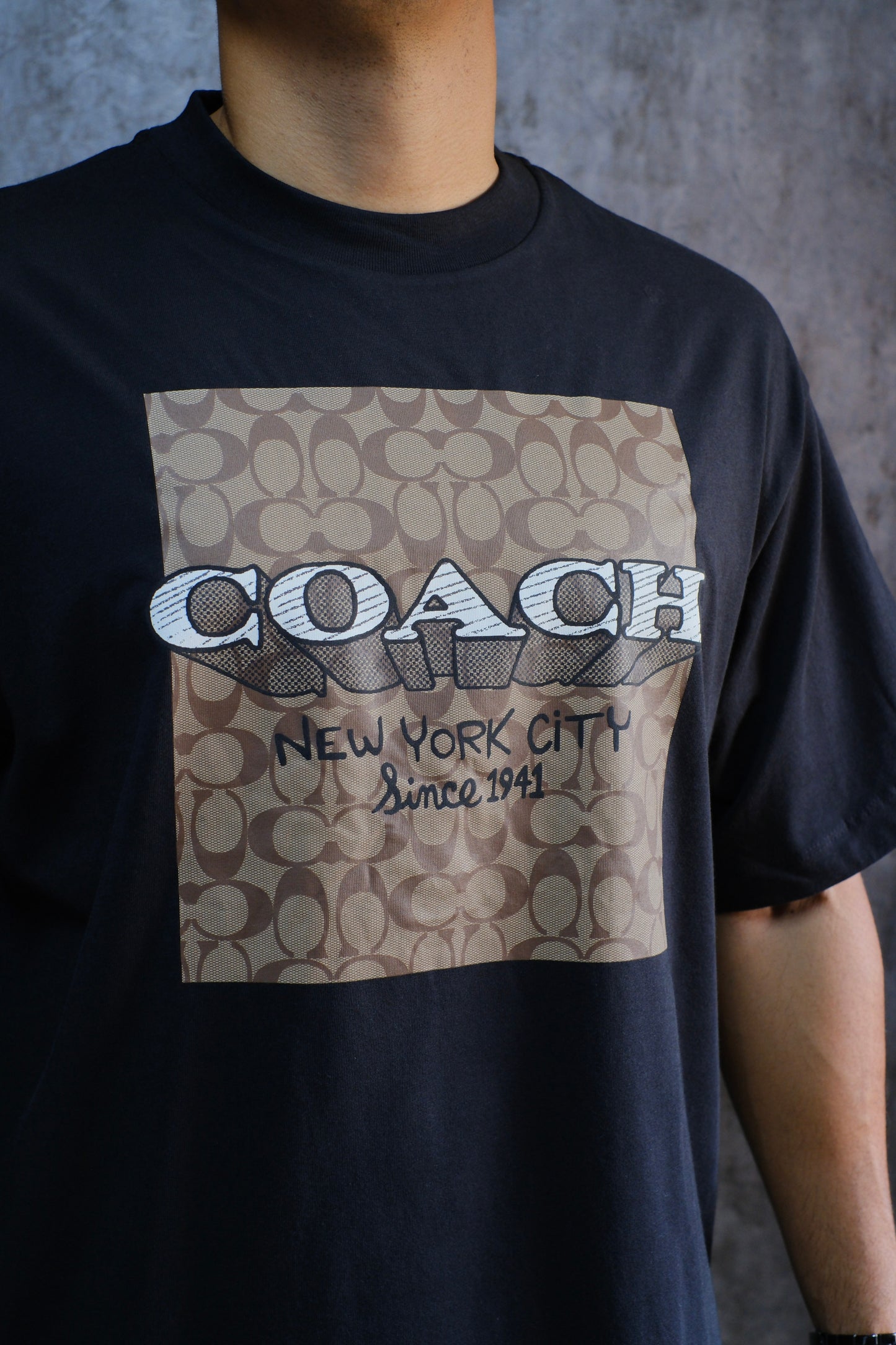 Camiseta COA Negra Logo Café
