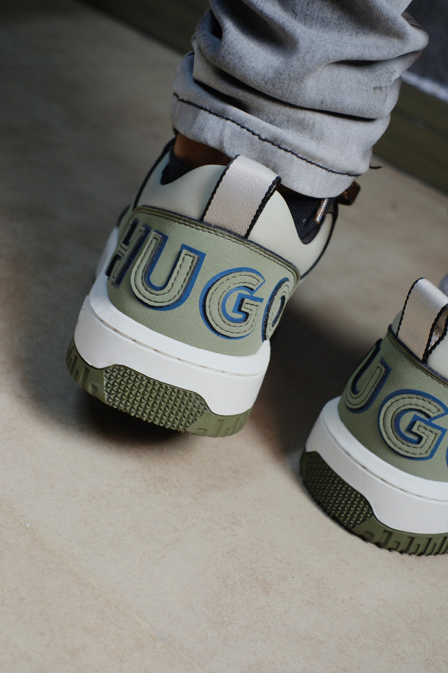 Tenis HUG Verdes Cordones Cafés