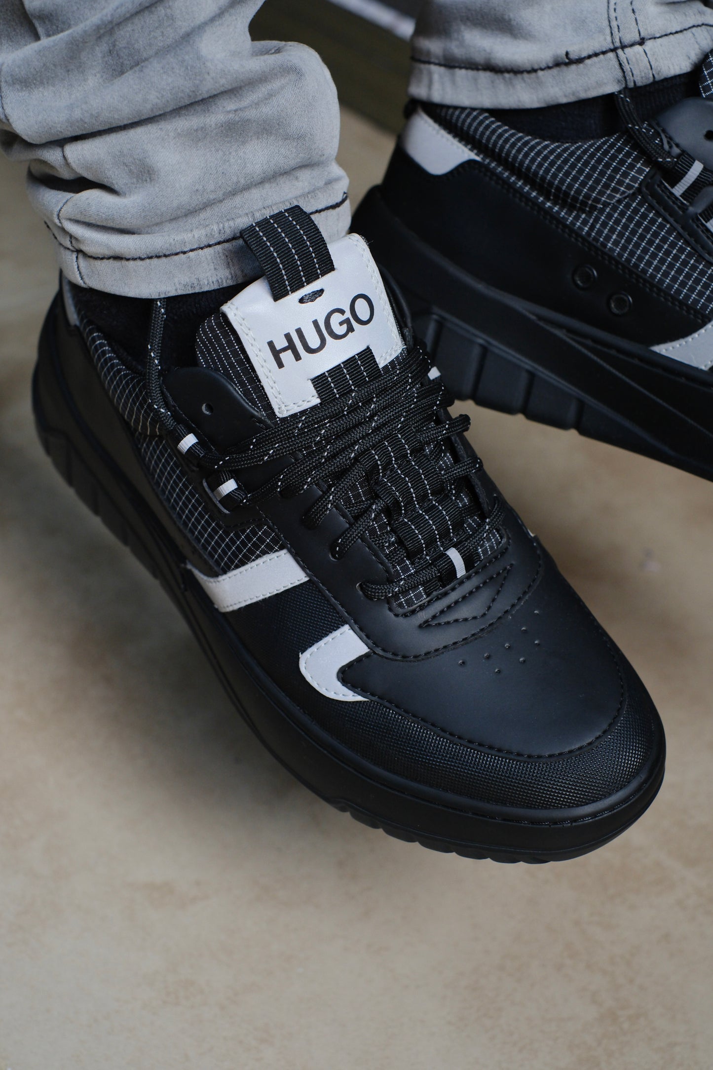 Tenis HUG Negros Con Gris