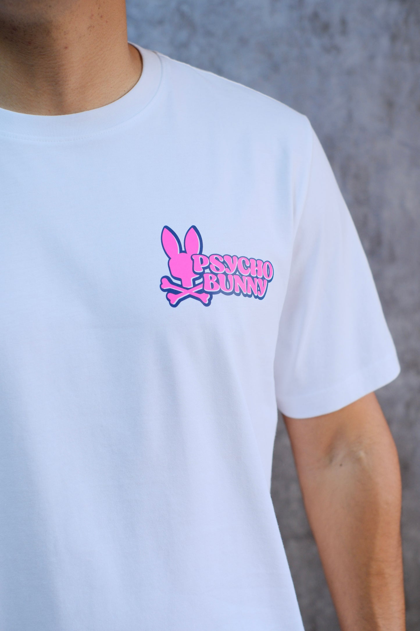 Camiseta PSY Blanca Logo Rosado