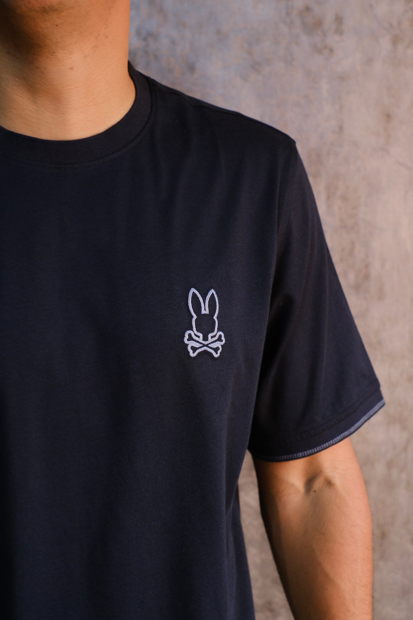 Camiseta PSY Azul Logo Bordado
