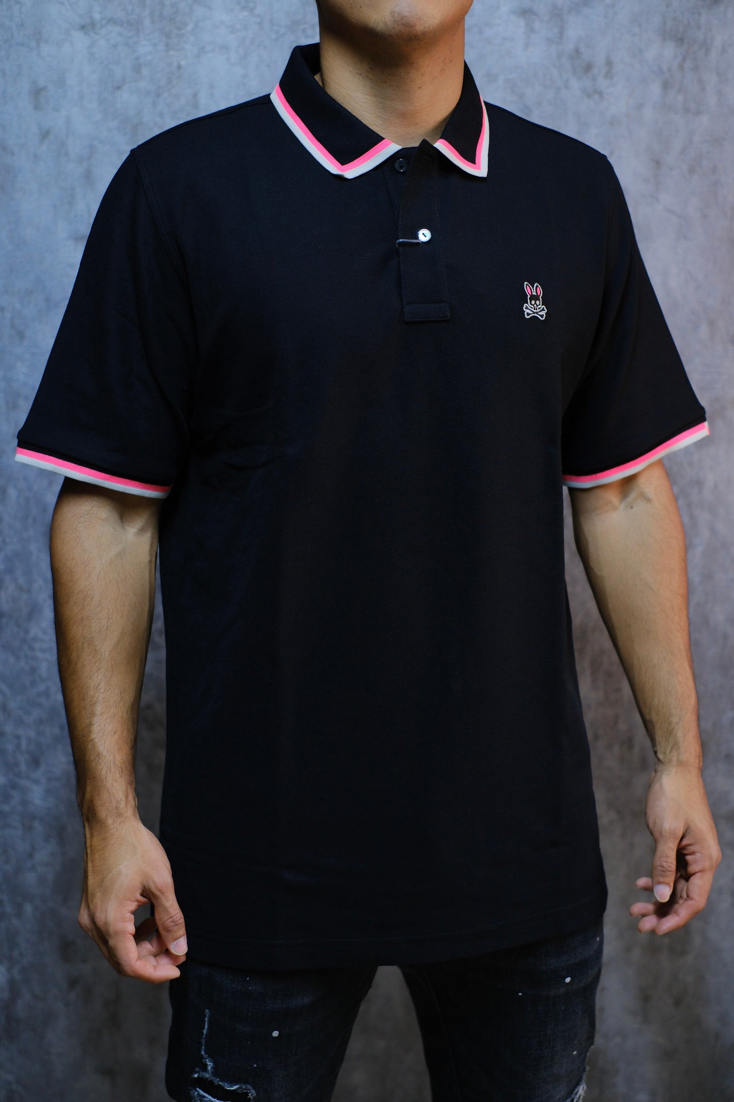 Polo PSY Negra Linea Fucsia