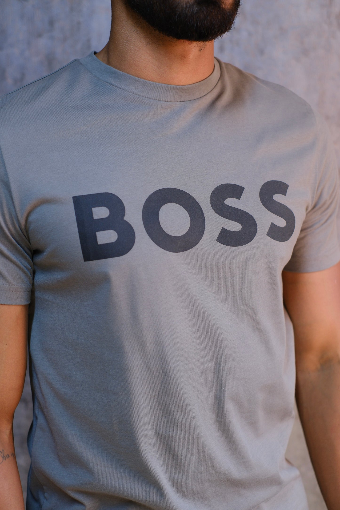 Camiseta HUG Gris Logo negro