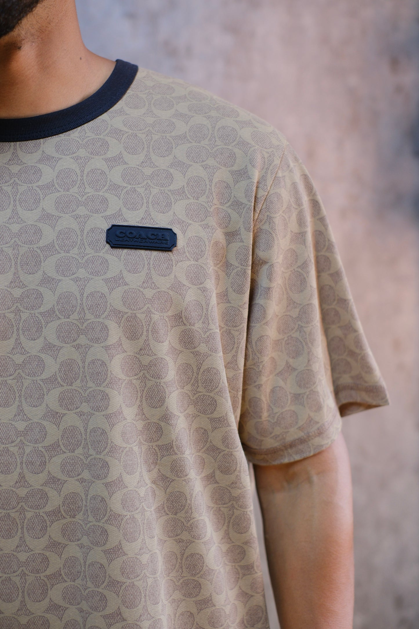 Camiseta COA Beige Logo Negro