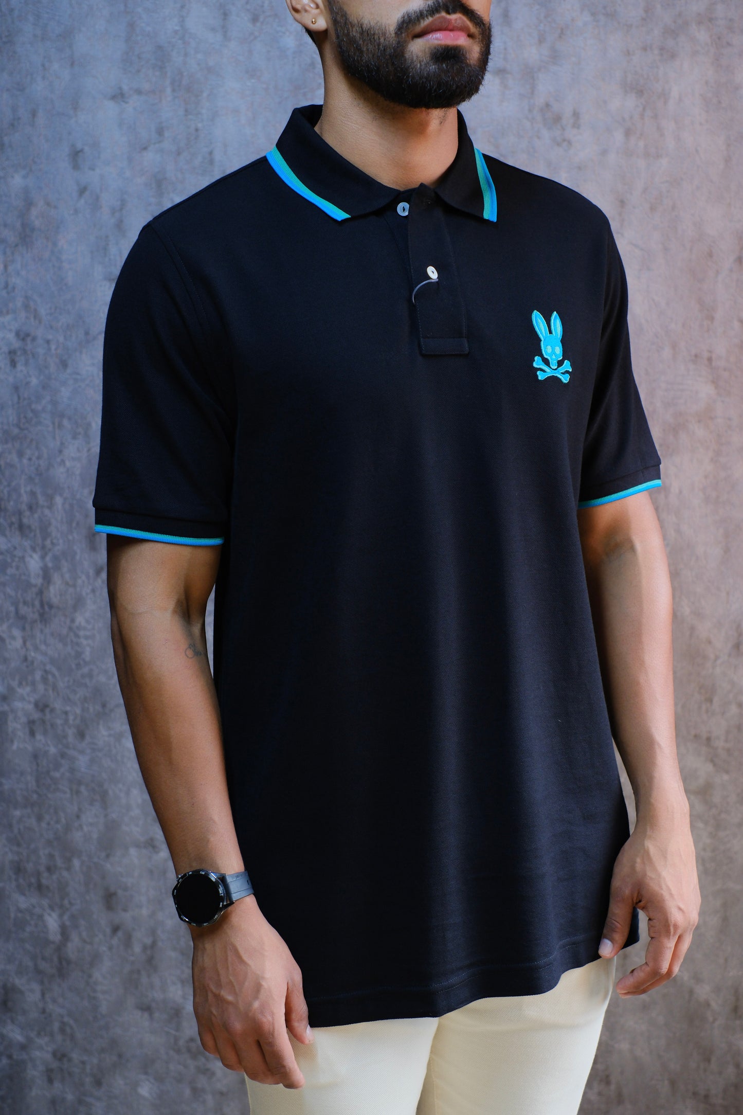 Polo PSY Negra Detalles Azules