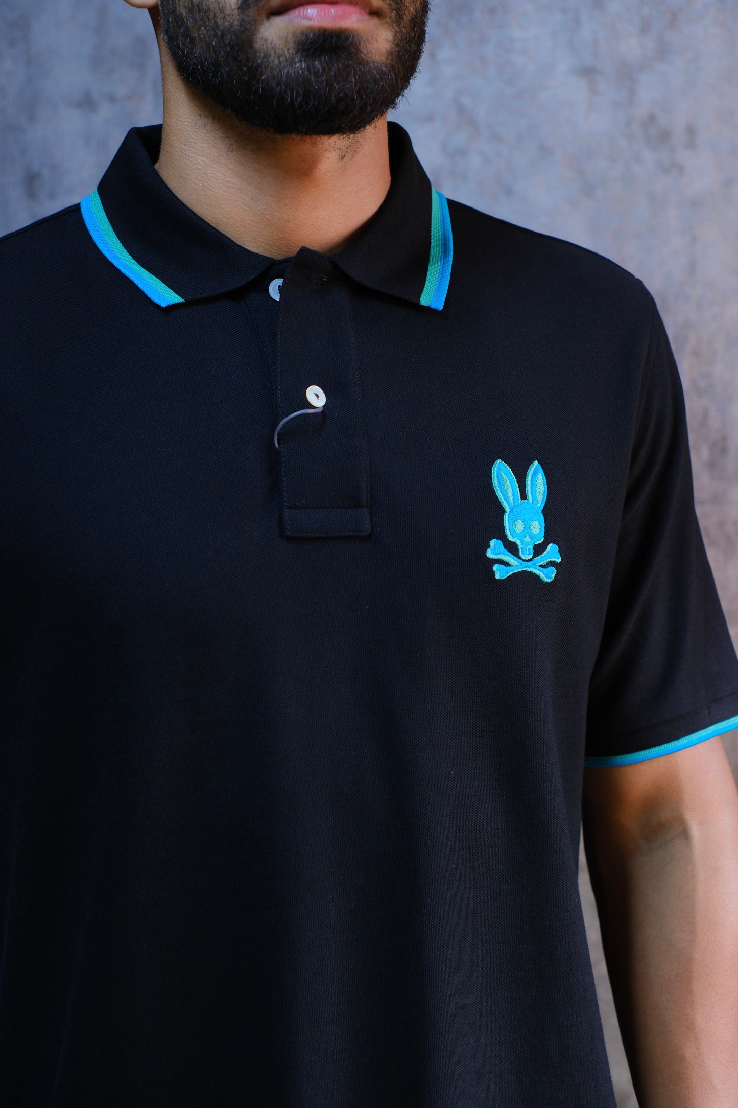 Polo PSY Negra Detalles Azules