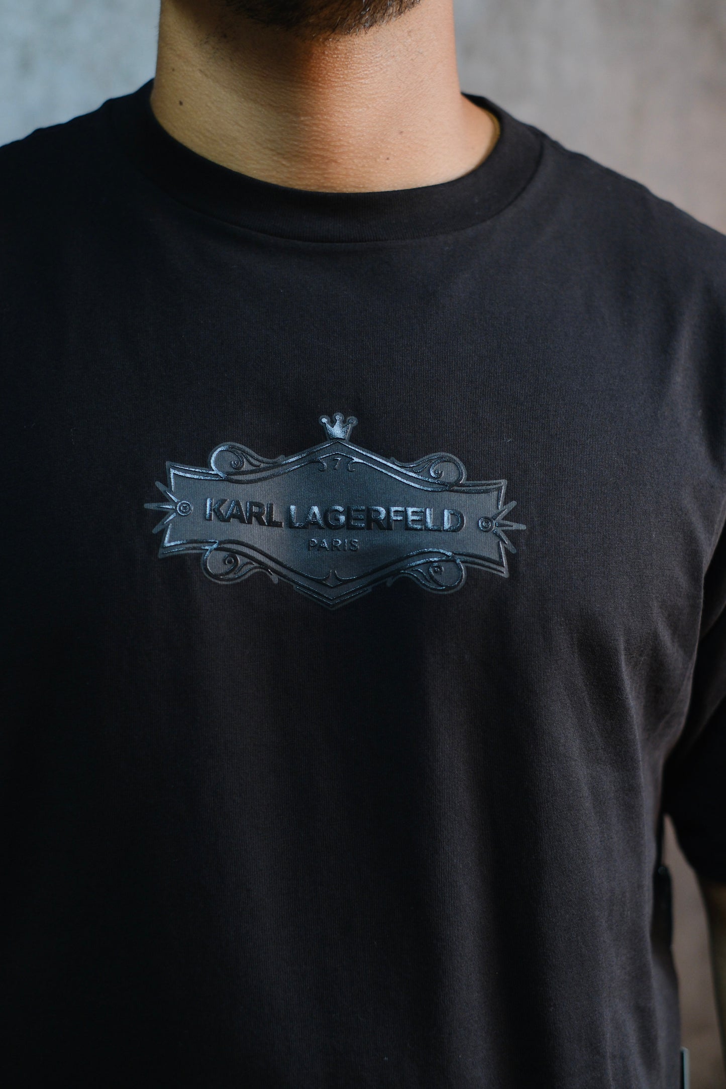 Camiseta KAR negra logo corona
