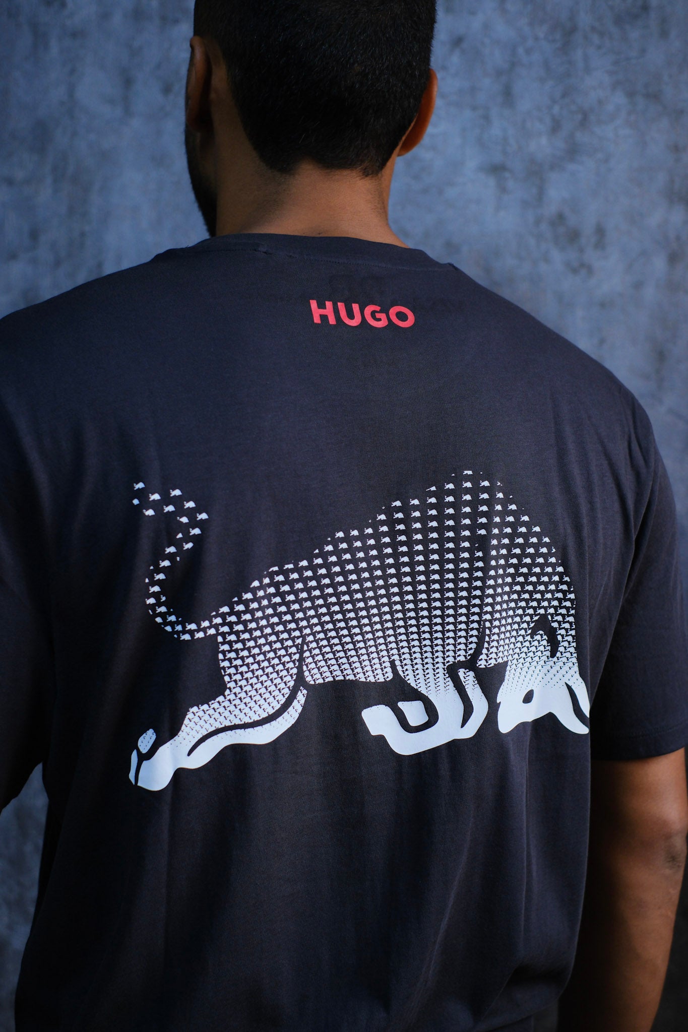 CAMISETA HUG NEGRA