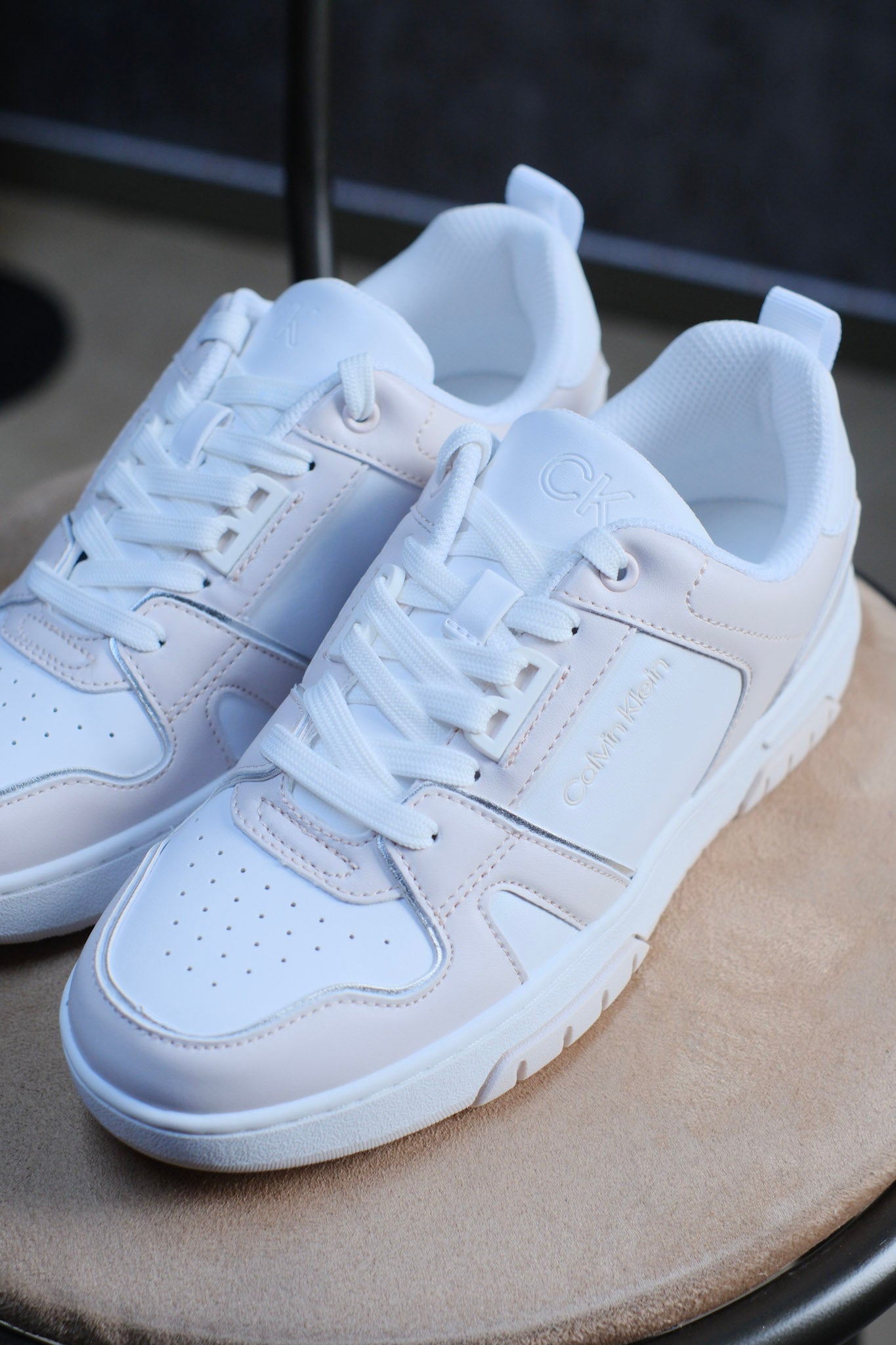 Tenis Cal Blancos Crema