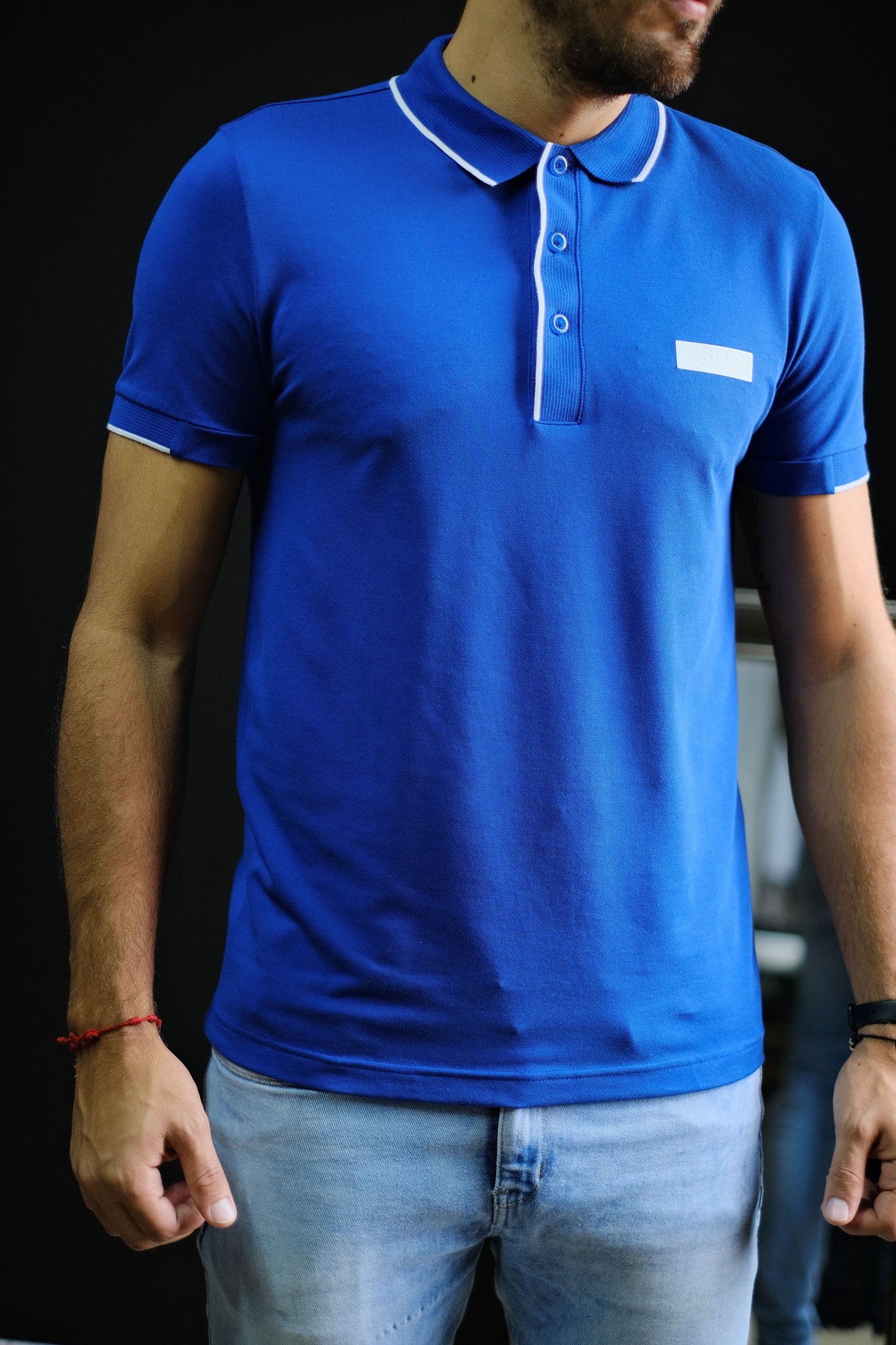 Polo HUG Azul Logo Blanco