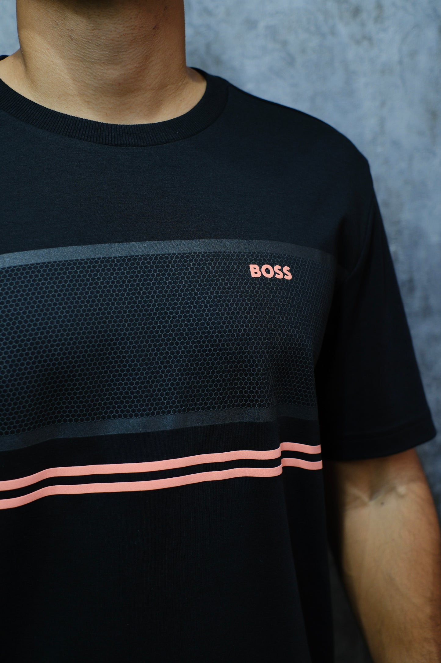 Camiseta HUG NEGRA detalle malla