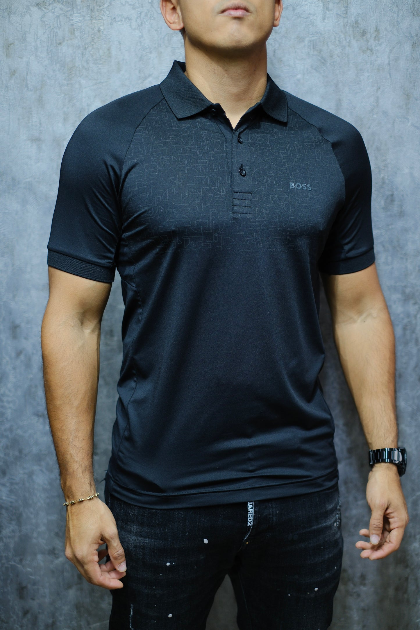 Polo HUG negra diseño