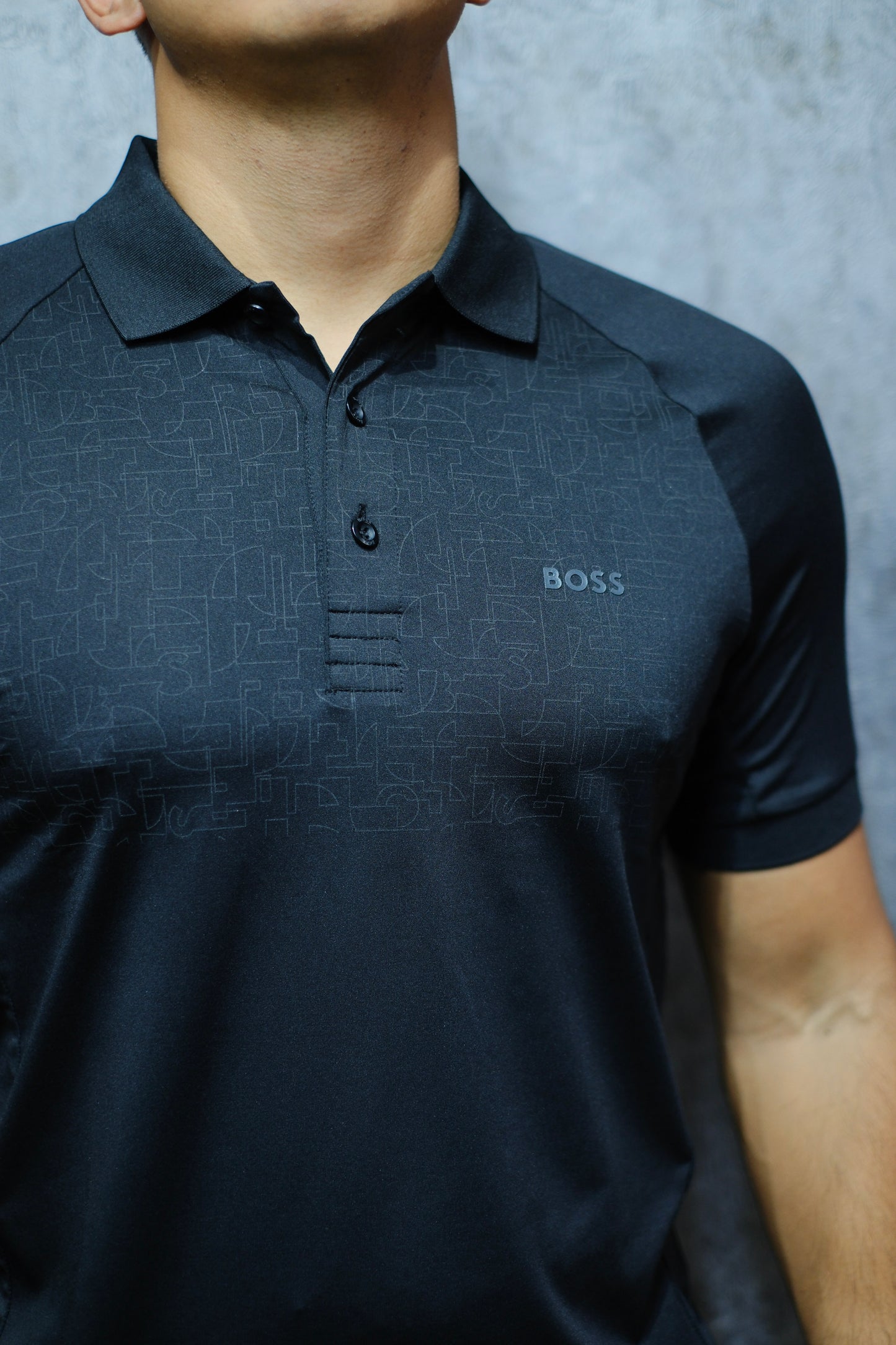 Polo HUG negra diseño