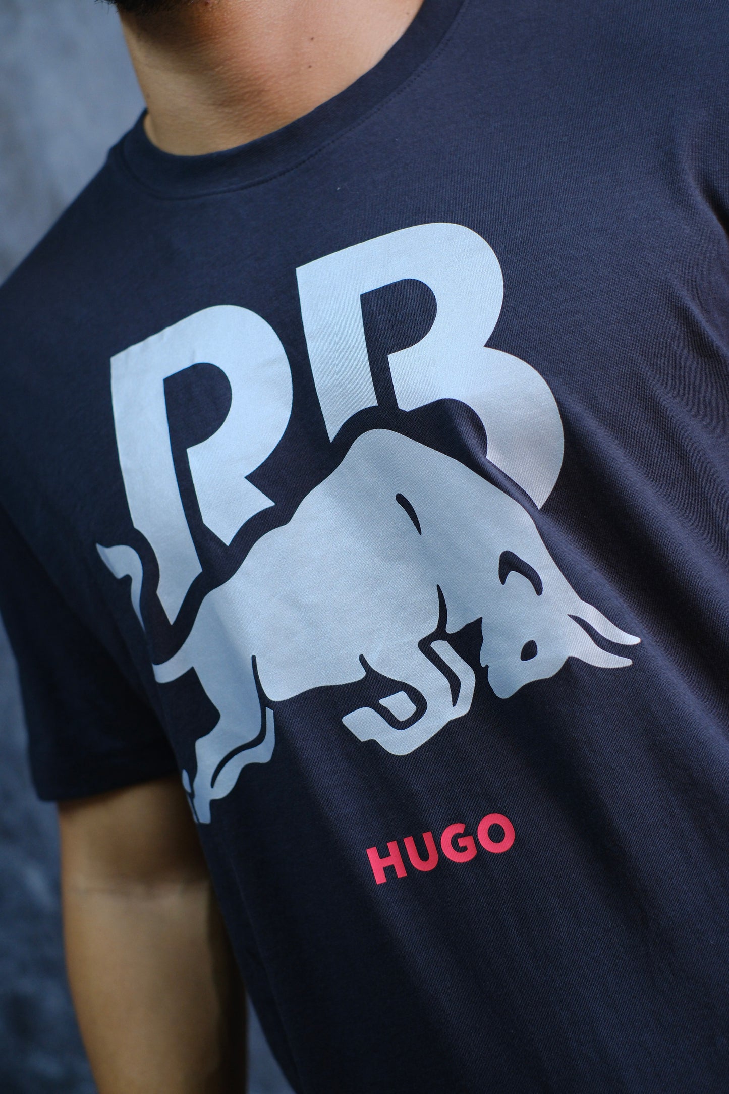 Camiseta HUG RB negra logo plateado