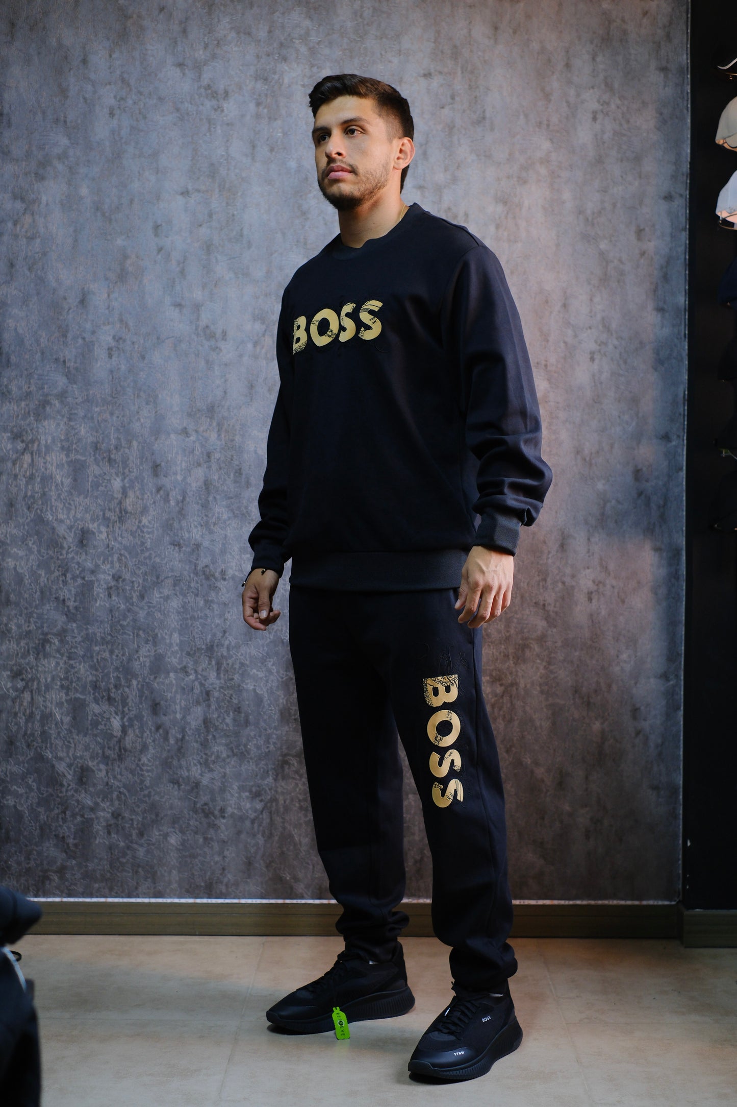 Buso HUG Negro logo dorado