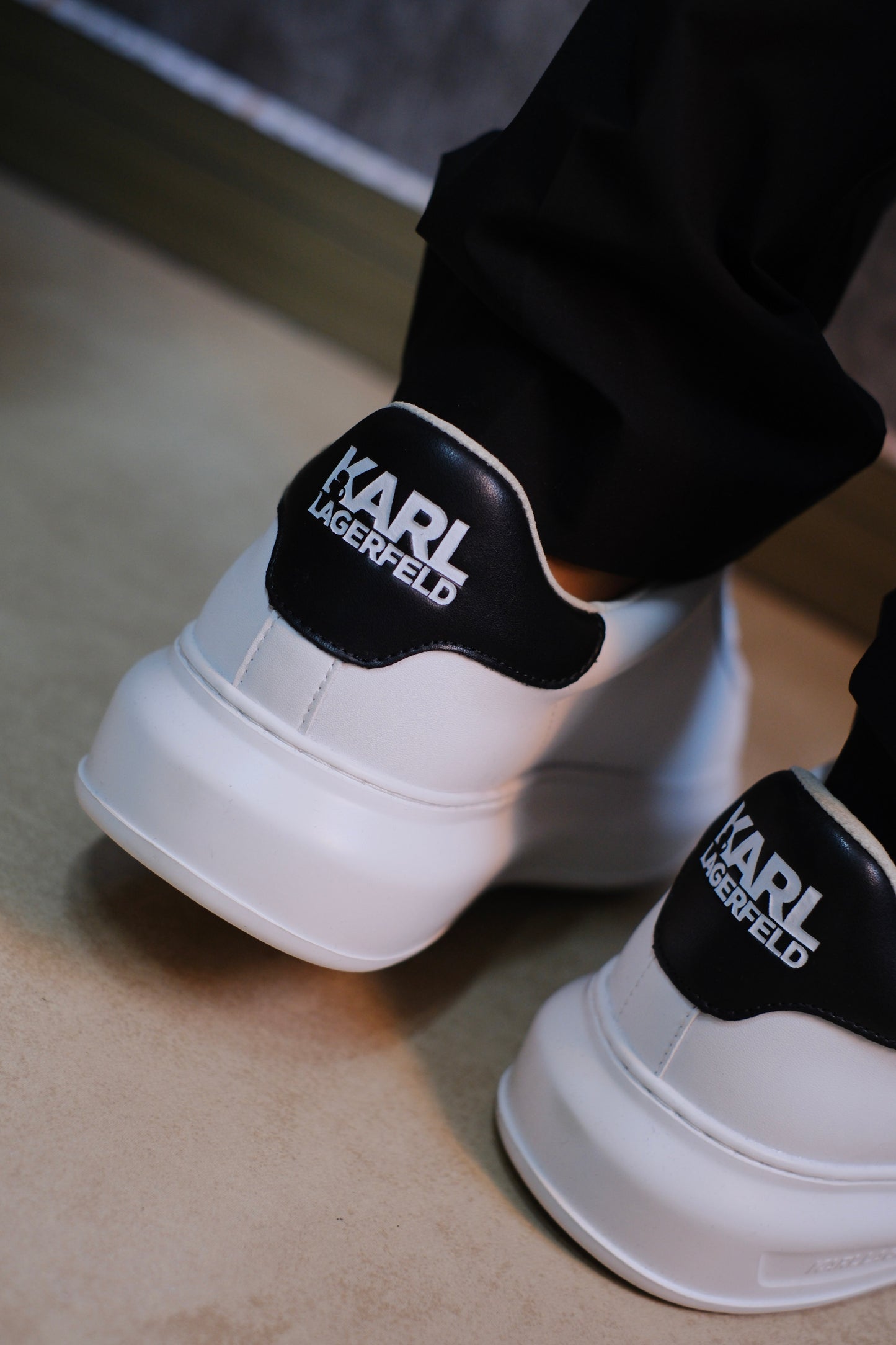 Tenis KAR blancos