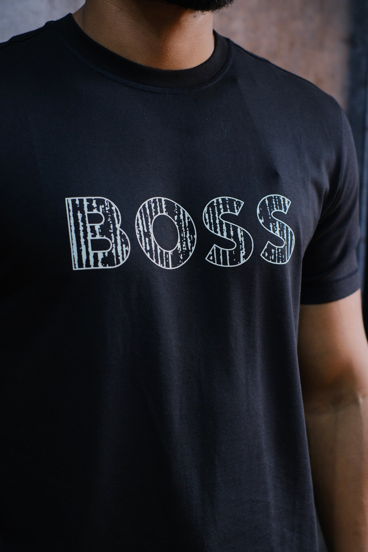 CAMISETA HUG NEGRA