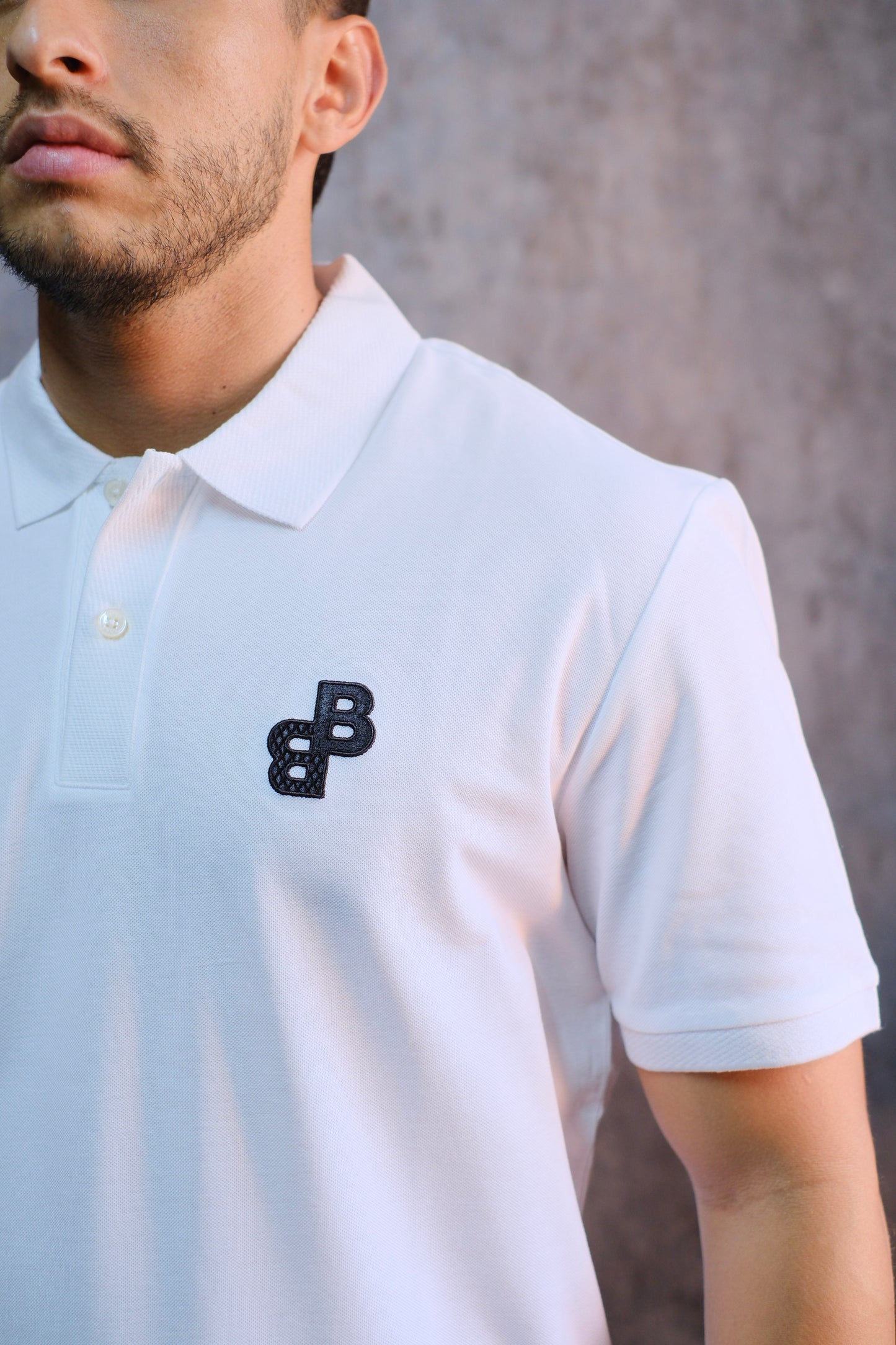 Polo HUG blanca letras