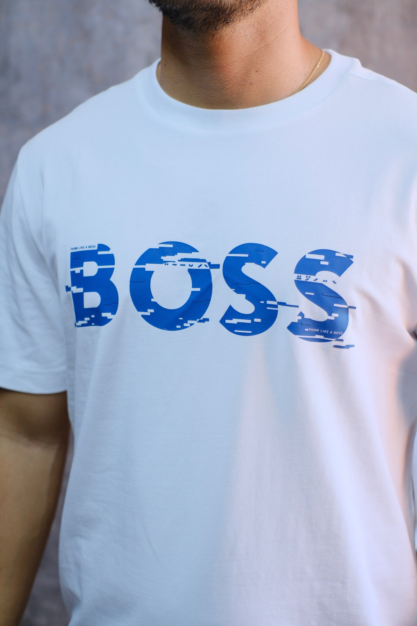 Camiseta HUG blanca logo azul