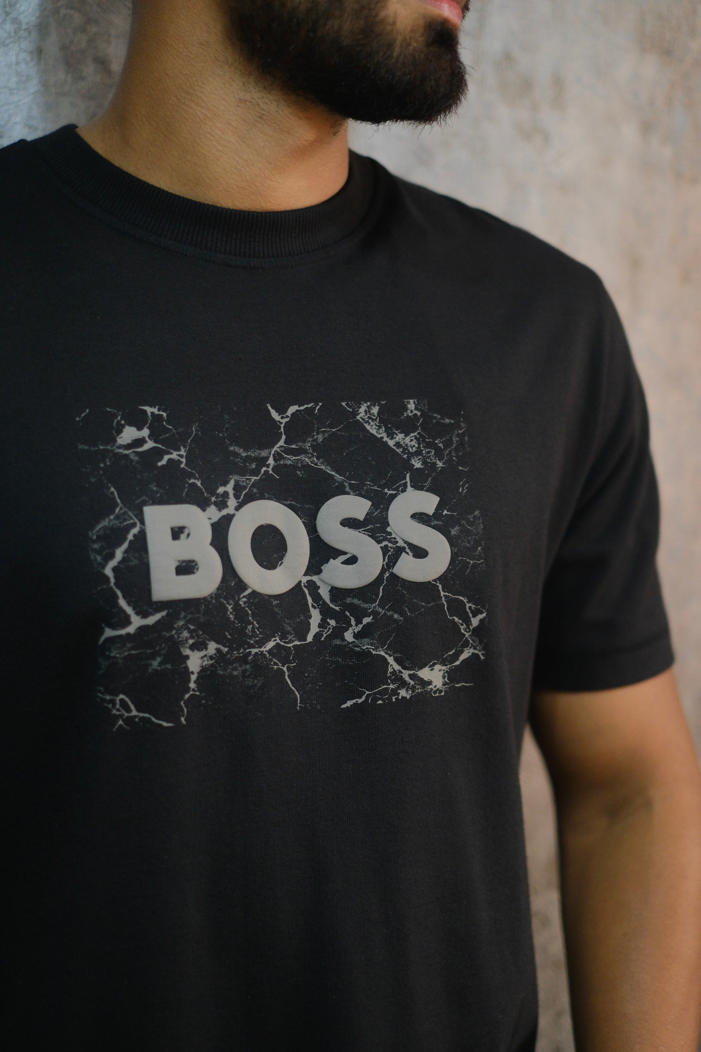 CAMISETA HUG NEGRA