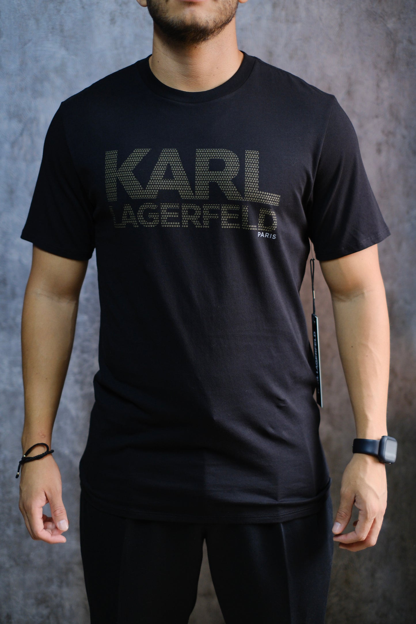 Camiseta KAR negra logo gold