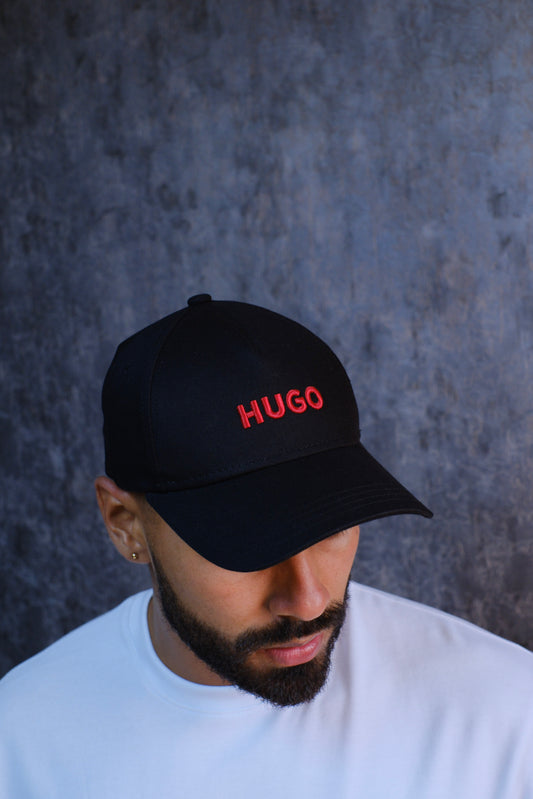 Gorra HUG Negra Detalle Rojo