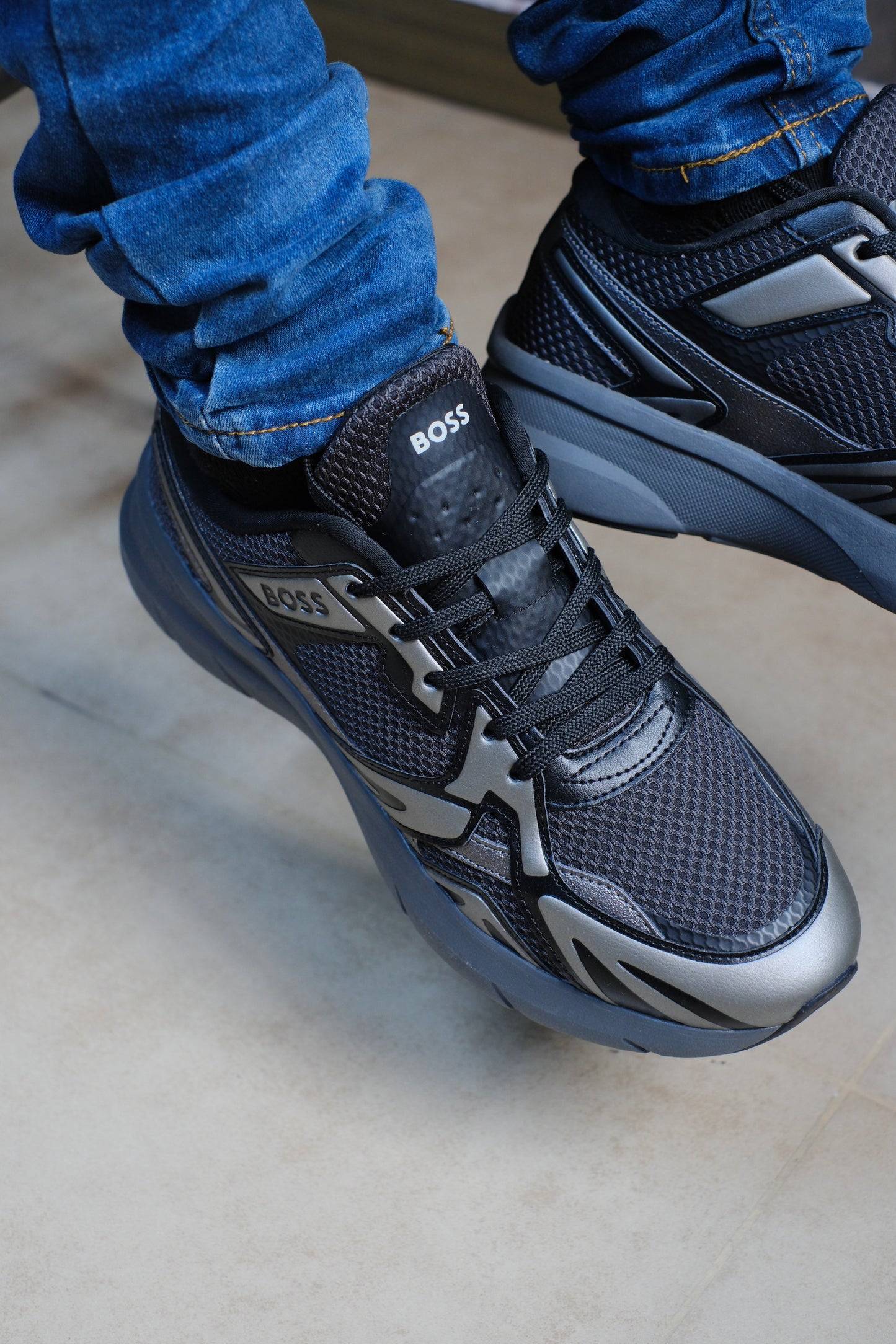 Tenis HUG Negros Detalles grises